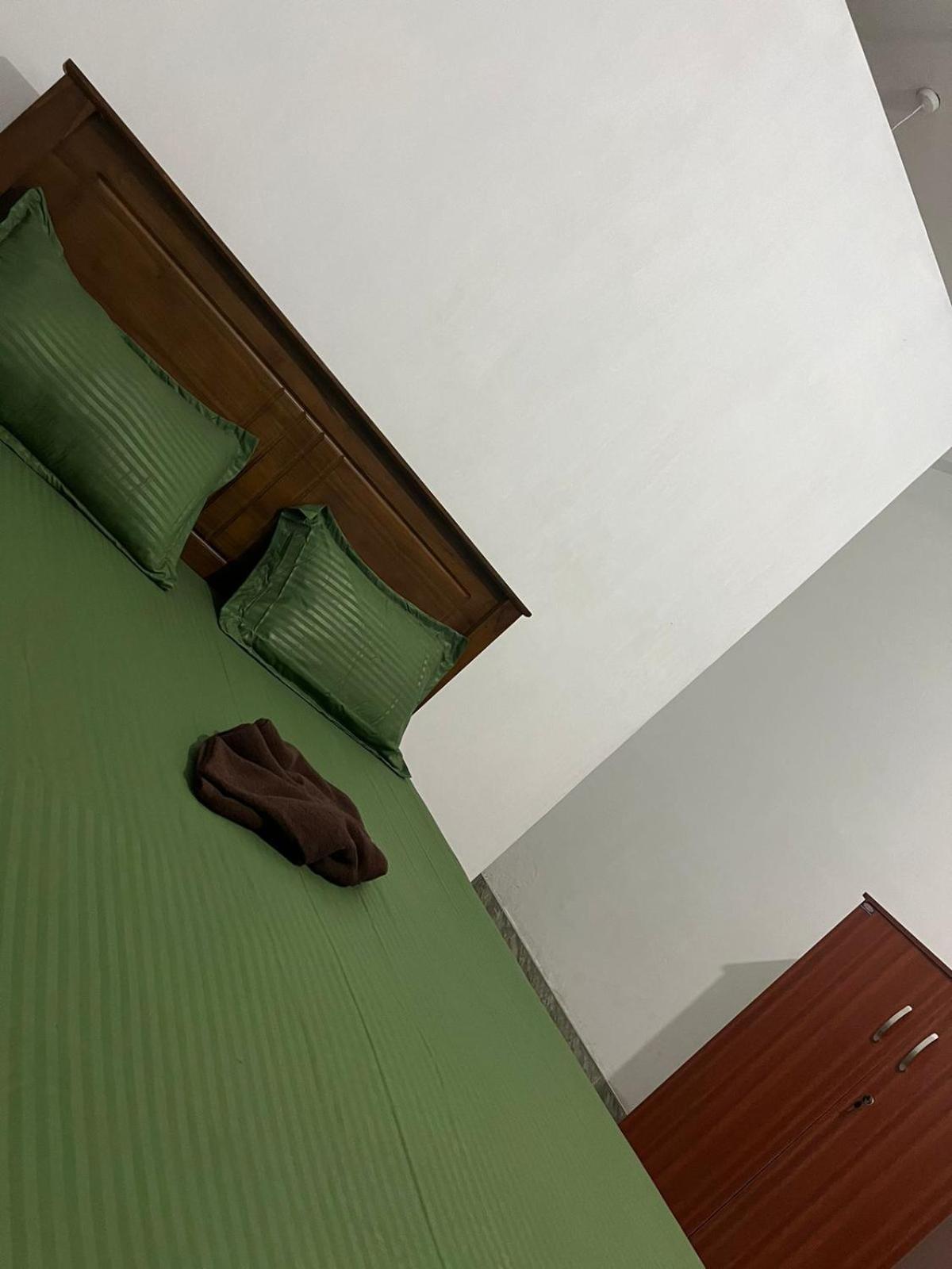 Honey Beach Hostel Negombo Exterior foto