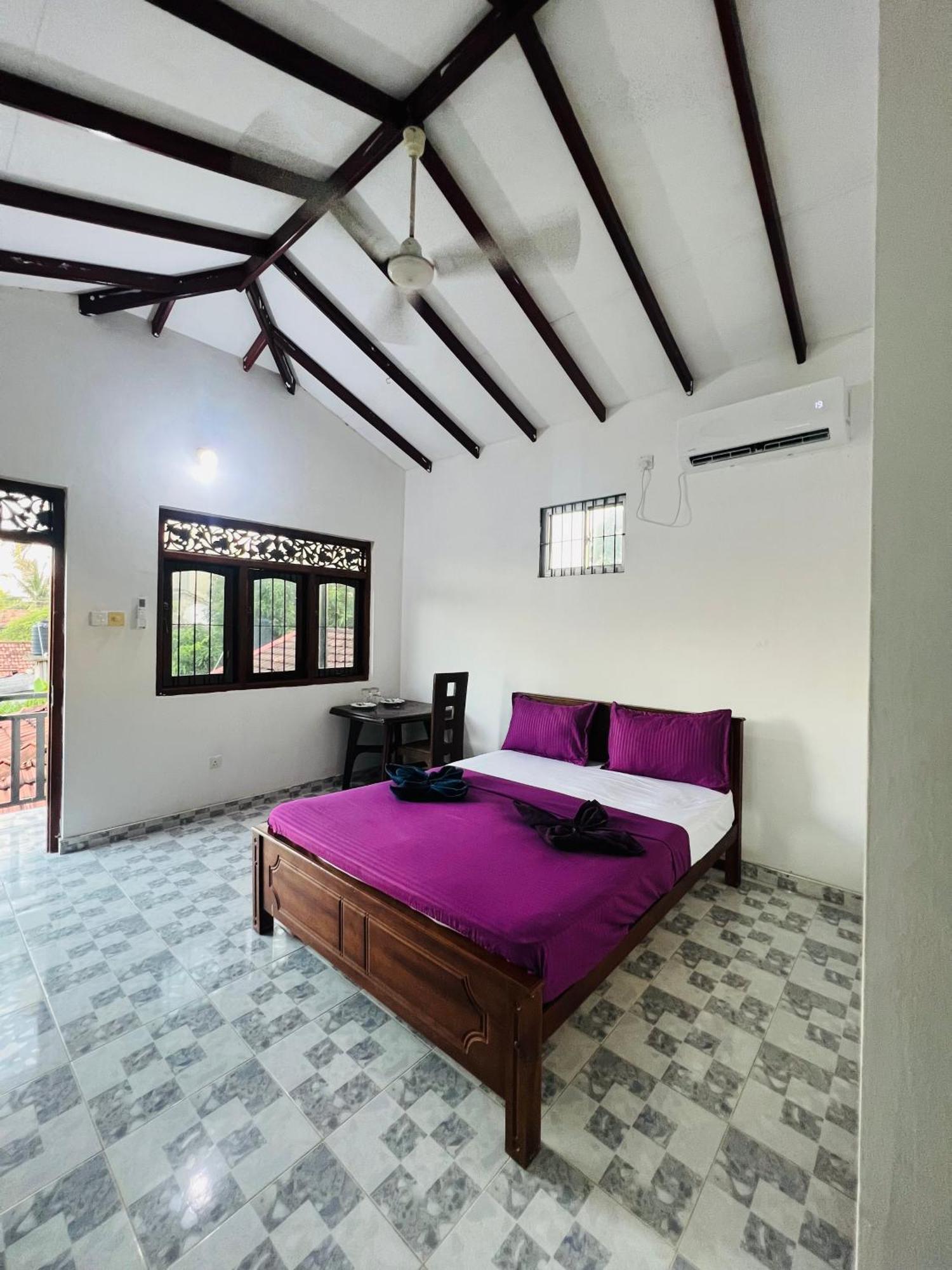 Honey Beach Hostel Negombo Exterior foto