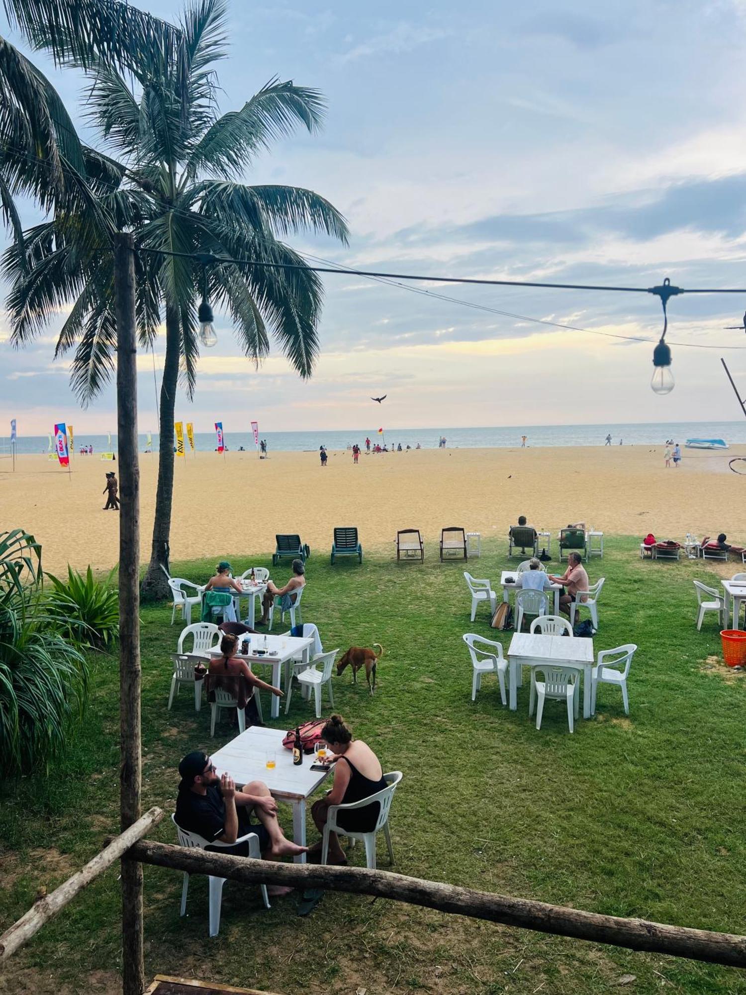 Honey Beach Hostel Negombo Exterior foto